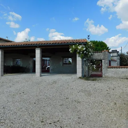 Holiday home De Charme Avec Piscine, Jardin Prive Et Acces Handicape - Fr-1-653-12 Bonneuil (Charente)