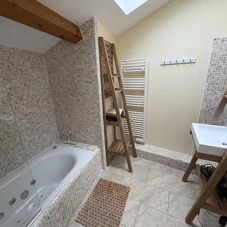 De Charme Avec Piscine, Jardin Prive Et Acces Handicape - Fr-1-653-12 *