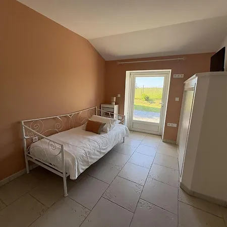 De Charme Avec Piscine, Jardin Prive Et Acces Handicape - Fr-1-653-12 Bonneuil (Charente)