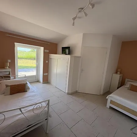 De Charme Avec Piscine, Jardin Prive Et Acces Handicape - Fr-1-653-12 Holiday home Bonneuil (Charente)